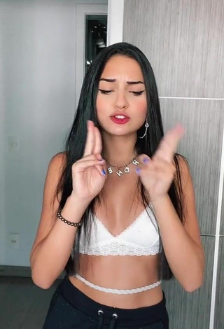 3. Sexy Yasmin Fernandes in White Bra and Bouncing Boobs