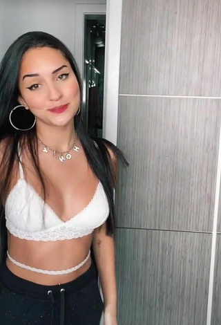 5. Sexy Yasmin Fernandes in White Bra and Bouncing Boobs