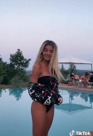 4. Sexy Alessia Lanza in Black Bikini at the Pool