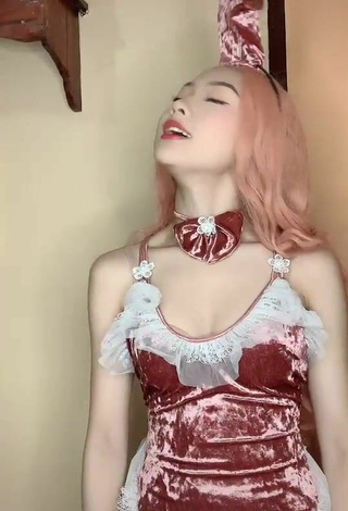 2. Sexy Angelic Sakura Shows Cosplay