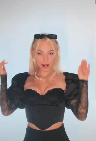 3. Sexy Anyta Nesk Shows Cleavage in Black Crop Top