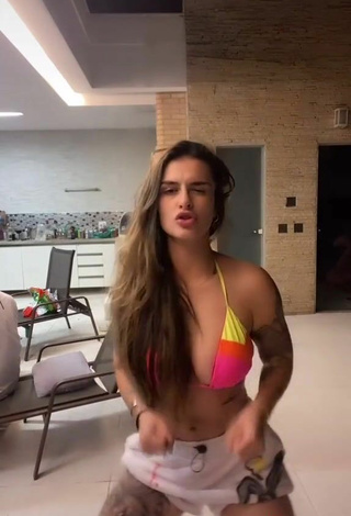 3. Cute Bárbara Labres Shows Cleavage in Bikini Top