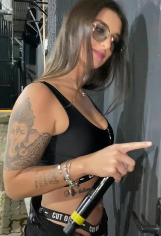 2. Sexy Bárbara Labres in Black Sport Bra