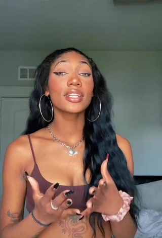 3. Sweetie Bria Alana Shows Cleavage in Brown Crop Top and Bouncing Tits