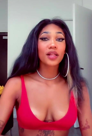 2. Hot Bria Alana Shows Cleavage in Red Crop Top