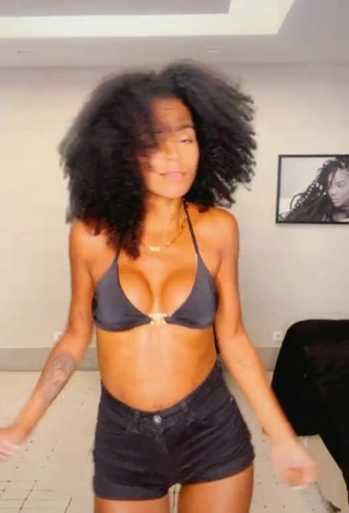 4. Sweetie Brunna Gonçalves Shows Cleavage in Black Bikini Top