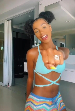 3. Cute Brunna Gonçalves Shows Cleavage in Blue Bikini Top while Twerking