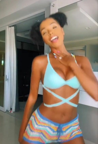 4. Cute Brunna Gonçalves Shows Cleavage in Blue Bikini Top while Twerking