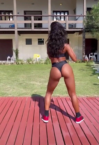 Sexy Brunna Gonçalves Shows Butt
