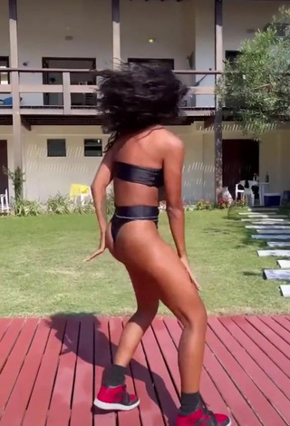 2. Sexy Brunna Gonçalves Shows Butt
