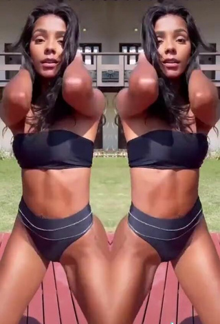5. Sexy Brunna Gonçalves Shows Butt