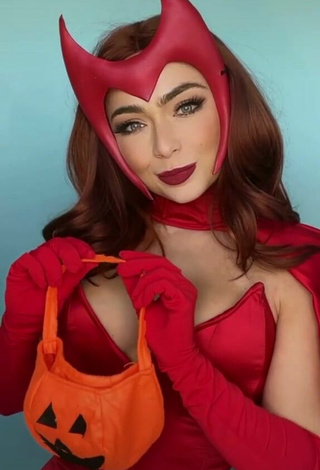 4. Hot Caitlin Christine Shows Cosplay