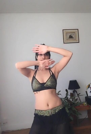 3. XENA Shows Cleavage in Erotic Crop Top and Bouncing Boobs