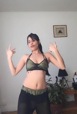 5. XENA Shows Cleavage in Erotic Crop Top and Bouncing Boobs