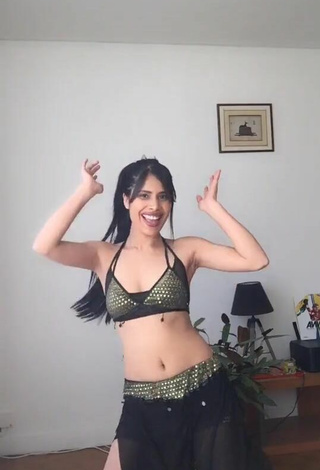 XENA Shows Cleavage in Cute Crop Top and Bouncing Breasts