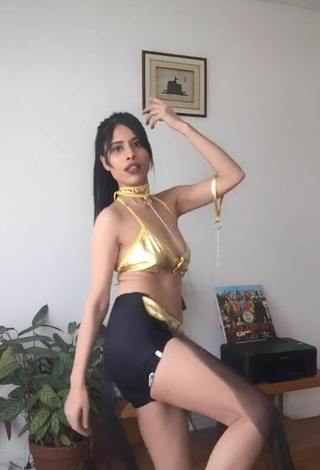 3. Sexy XENA in Golden Bikini Top and Bouncing Boobs