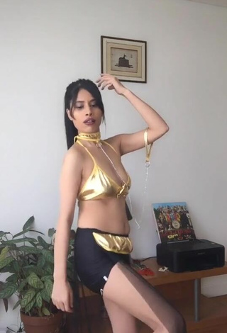4. Sexy XENA in Golden Bikini Top and Bouncing Boobs