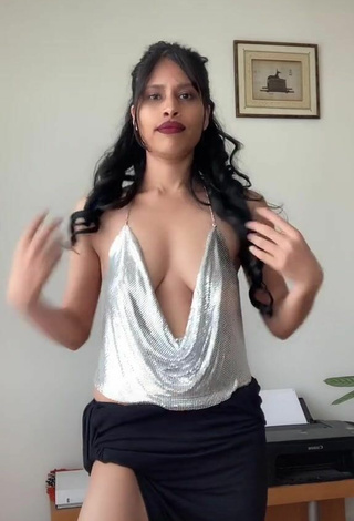 Sexy XENA Shows Cleavage in Silver Top Braless and Bouncing Breasts