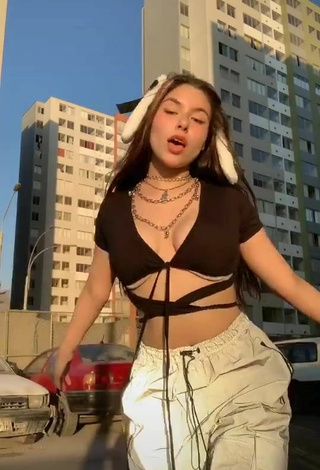 Fine Daela Shows Cleavage in Sweet Black Crop Top and Bouncing Tits