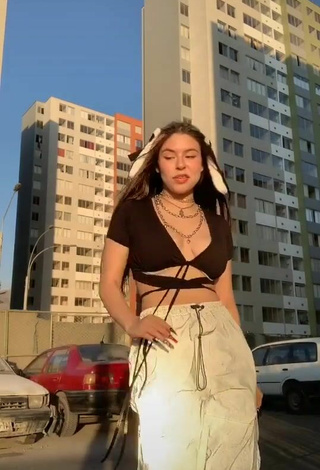2. Fine Daela Shows Cleavage in Sweet Black Crop Top and Bouncing Tits
