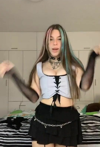 4. Hot Daela Shows Cleavage in Grey Corset and Bouncing Boobs