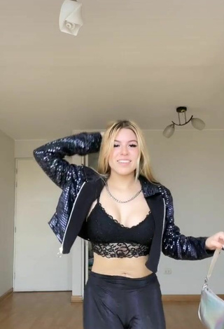 Hottie Daela Shows Cleavage in Black Crop Top and Bouncing Tits