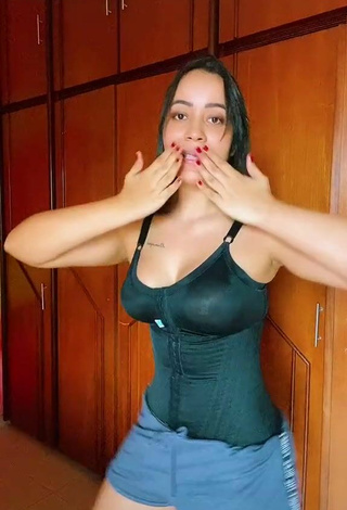 2. Sexy Dri Santos Shows Cleavage in Black Corset