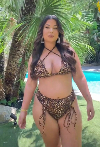 1. Hottie FashionNova Shows Big Butt