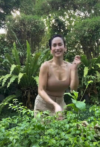4. Beautiful Ina Raymundo Shows Cleavage in Sexy Beige Top and Bouncing Breasts