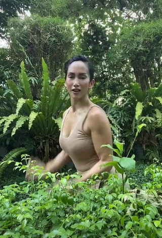 5. Sweetie Ina Raymundo Shows Cleavage in Beige Top and Bouncing Boobs