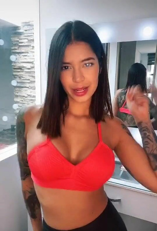 1. Hottie Jenn Muriel Shows Cleavage in Orange Sport Bra and Bouncing Tits