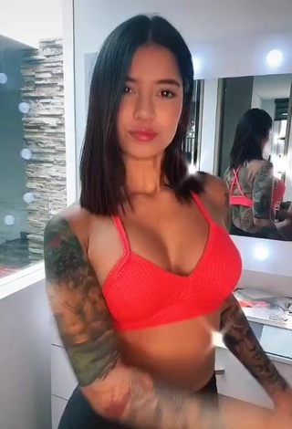 2. Hottie Jenn Muriel Shows Cleavage in Orange Sport Bra and Bouncing Tits