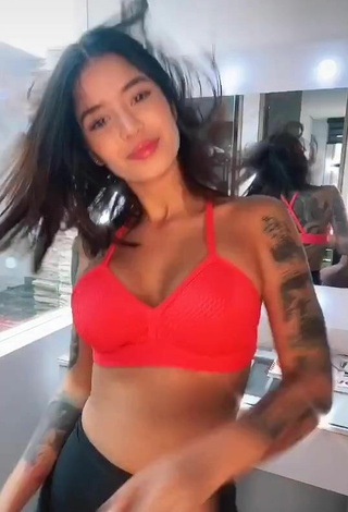 3. Hottie Jenn Muriel Shows Cleavage in Orange Sport Bra and Bouncing Tits