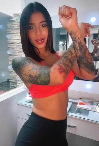 5. Hottie Jenn Muriel Shows Cleavage in Orange Sport Bra and Bouncing Tits
