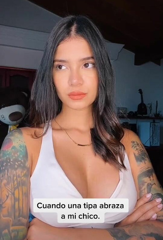 Sexy Jenn Muriel Shows Cleavage in White Crop Top