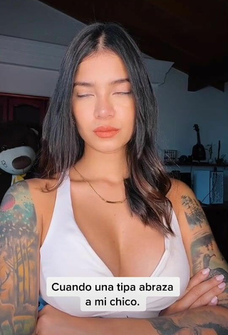 4. Sexy Jenn Muriel Shows Cleavage in White Crop Top