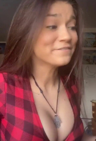 Karsynfoys Shows Cleavage in Cute Checkered Crop Top and Bouncing Breasts