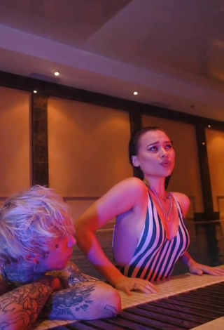 4. Sexy kizzzzzzzzzzzzzza in Striped Swimsuit at the Pool