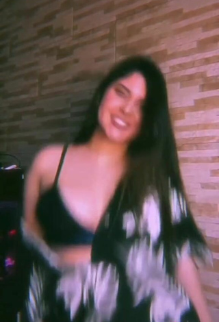 3. Sexy Le Azevedo Shows Cleavage in Black Crop Top and Bouncing Breasts