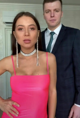 2. Sexy Lerchek Shows Cleavage in Pink Dress