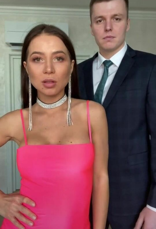 3. Sexy Lerchek Shows Cleavage in Pink Dress
