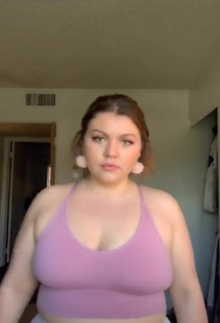 Magnificent Lexie Lemon Shows Cleavage in Pink Crop Top and Bouncing Boobs