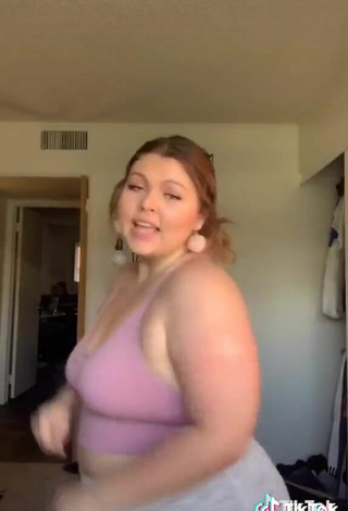 5. Magnificent Lexie Lemon Shows Cleavage in Pink Crop Top and Bouncing Boobs