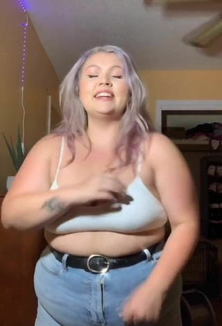 Sweet Lexie Lemon Shows Cleavage in Cute White Sport Bra and Bouncing Boobs