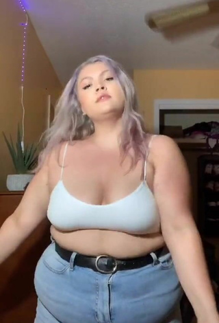 3. Sweet Lexie Lemon Shows Cleavage in Cute White Sport Bra and Bouncing Boobs