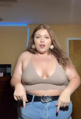 5. Really Cute Lexie Lemon Shows Cleavage in Beige Crop Top and Bouncing Boobs