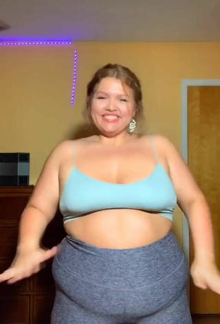 3. Breathtaking Lexie Lemon Shows Cleavage in Blue Crop Top and Bouncing Breasts