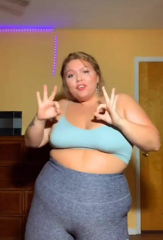 4. Breathtaking Lexie Lemon Shows Cleavage in Blue Crop Top and Bouncing Breasts