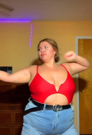3. Hottie Lexie Lemon Shows Cleavage in Red Top and Bouncing Boobs