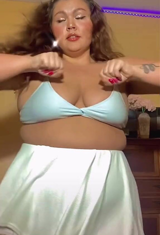 3. Sweetie Lexie Lemon Shows Cleavage in Blue Sport Bra and Bouncing Tits
